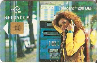 BEL-C-006A - Moça ao Telefone