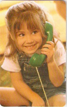 LIT-C108 - Menina ao Telefone