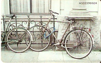 NET-CG09-3 -  Ze Liggen op Tafel