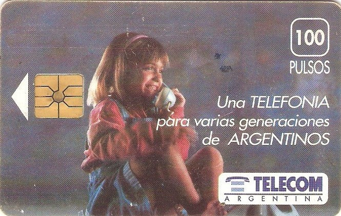 ARGE-009 - Menina ao Telefone